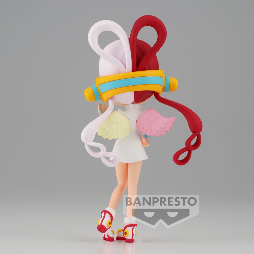 Figurine Q Posket d'Uta avec des cheveux rouge et blanc, vêtue d'une robe blanche et accompagnée d'ailes, dans une pose délicate, fabriquée par BANPRESTO.