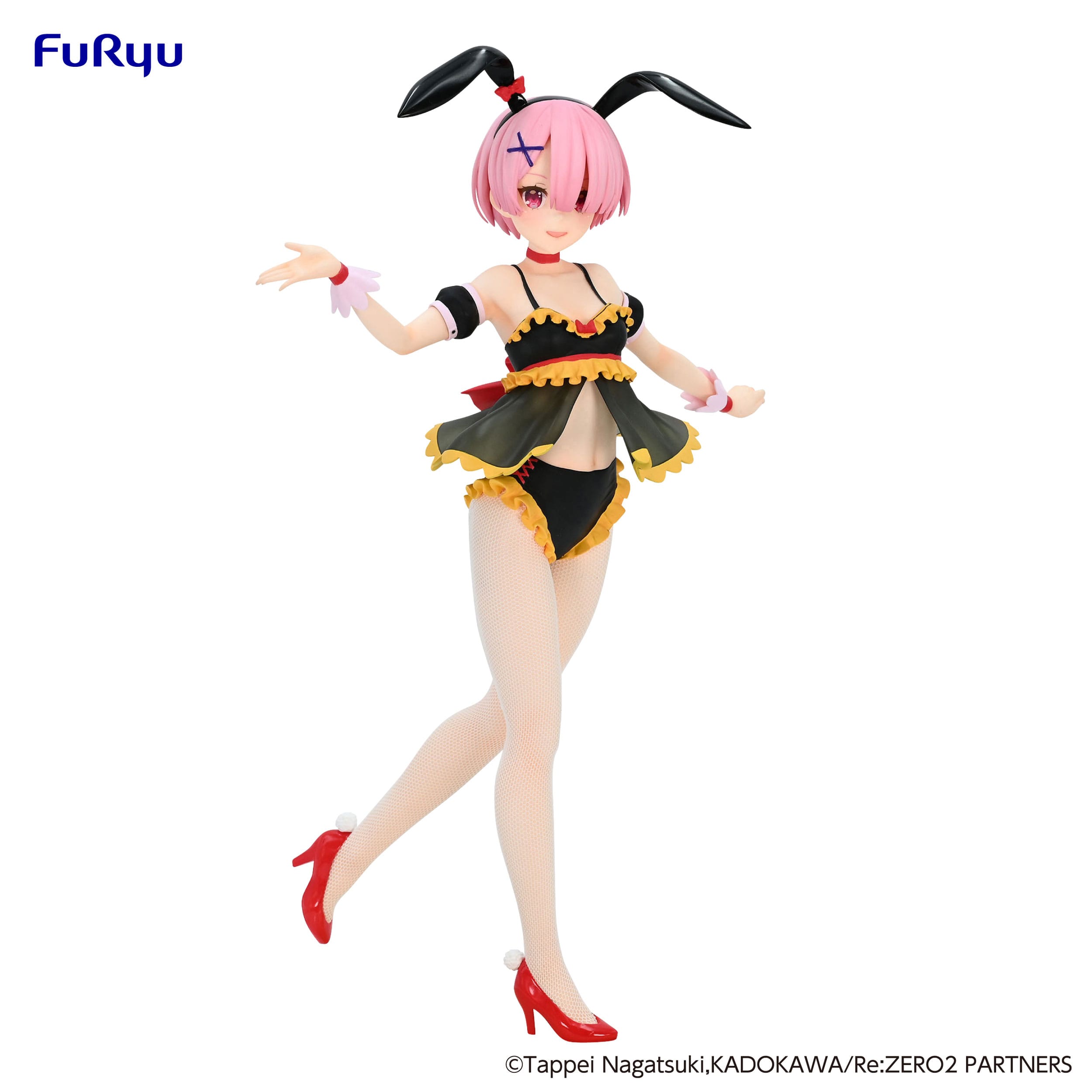 Vue 3/4 avant en plan d'ensemble de la Figure de Ram de Re:Zero - Starting Life in Another World avec le bras droit tendu.