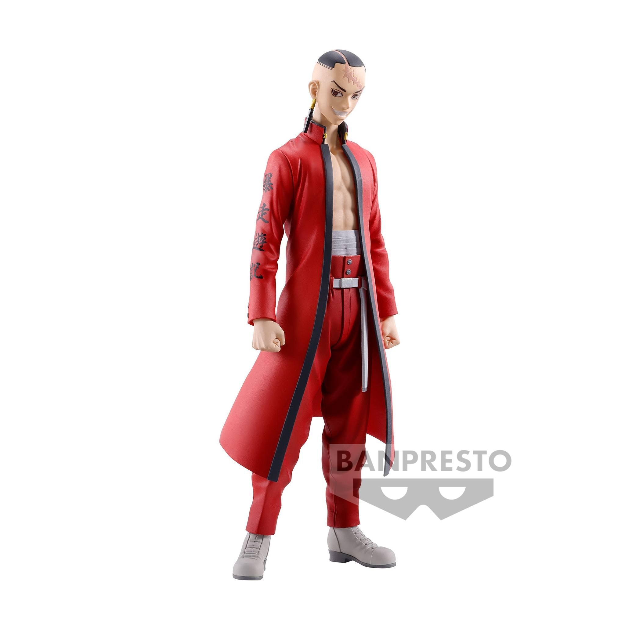 Vue 3/4 de face à mi-distance de la figurine de Kakucho Hitto de Tokyo Revengers en manteau rouge, sans boîte.
