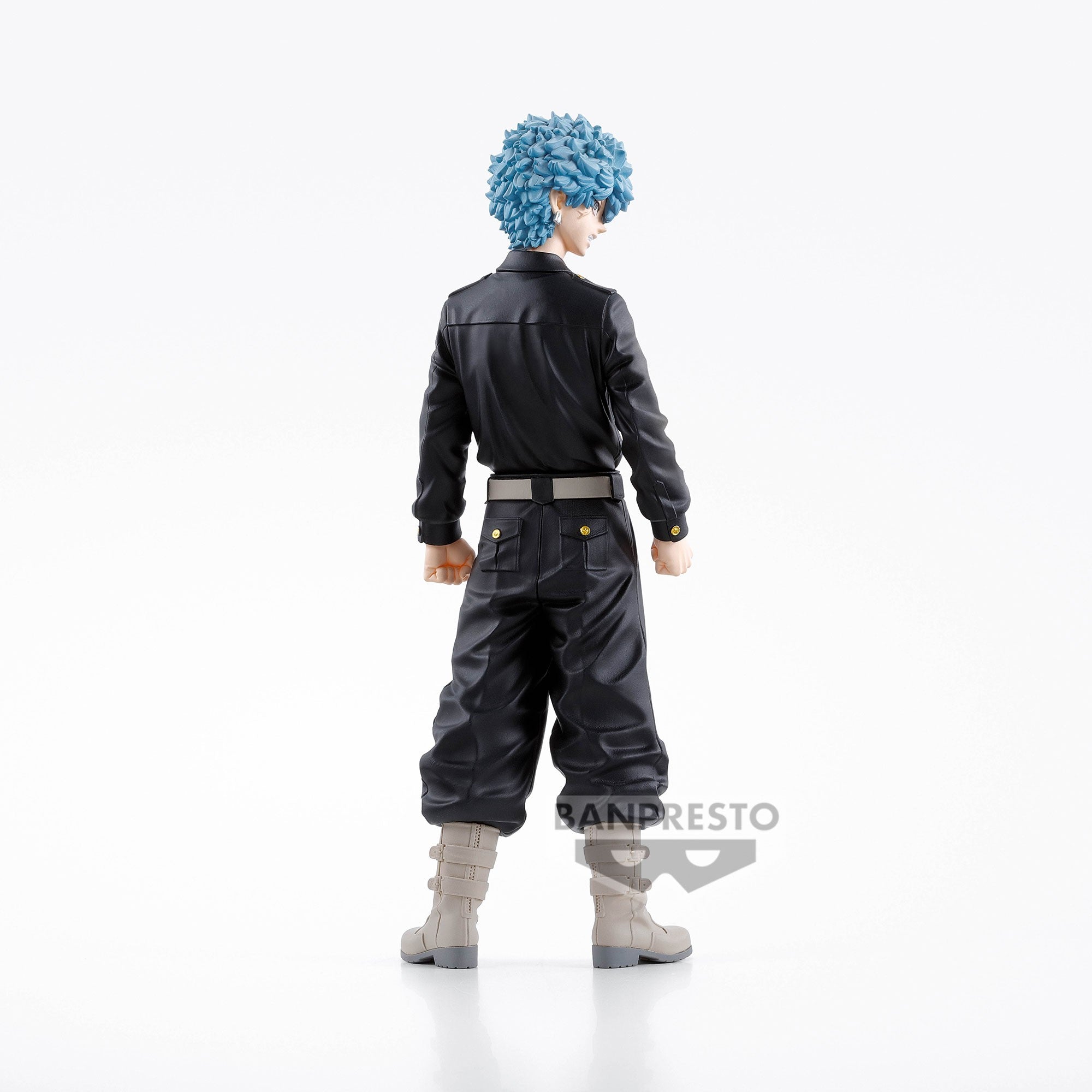 Vue 3/4 arrière à mi-distance de la figurine de Soya Kawata de Tokyo Revengers en tenue noire, sans accessoires.