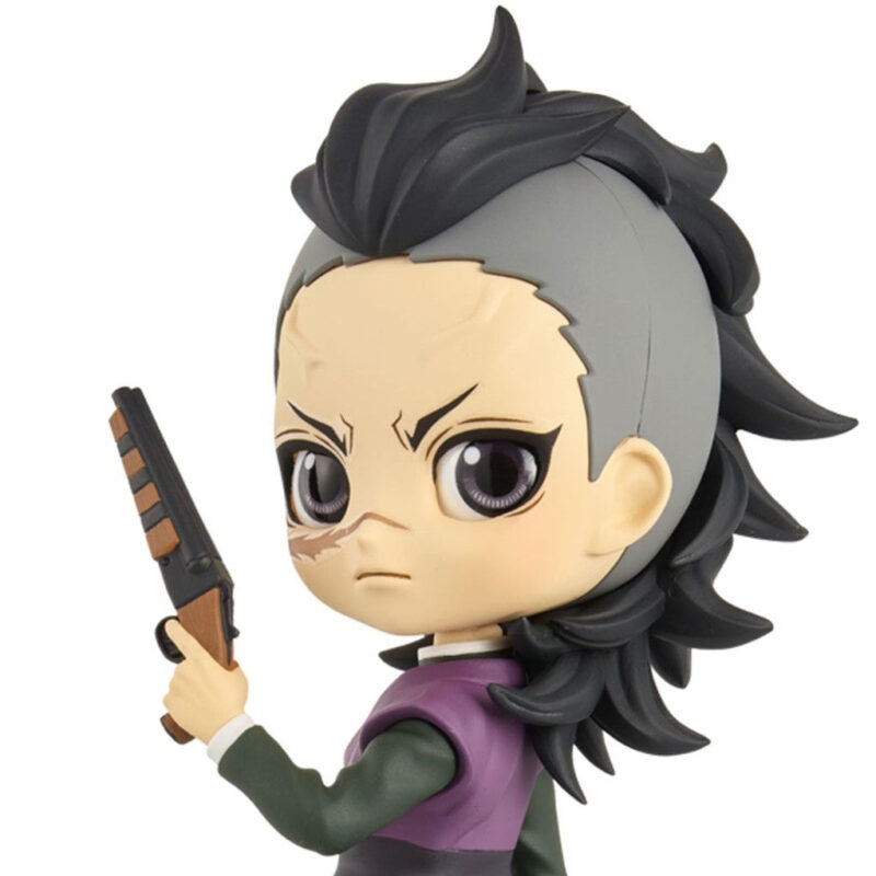 Vue 3/4 de près de la figurine Nendoroid de Genya Shinazugawa de Demon Slayer en uniforme violet et vert, tenant une arme.