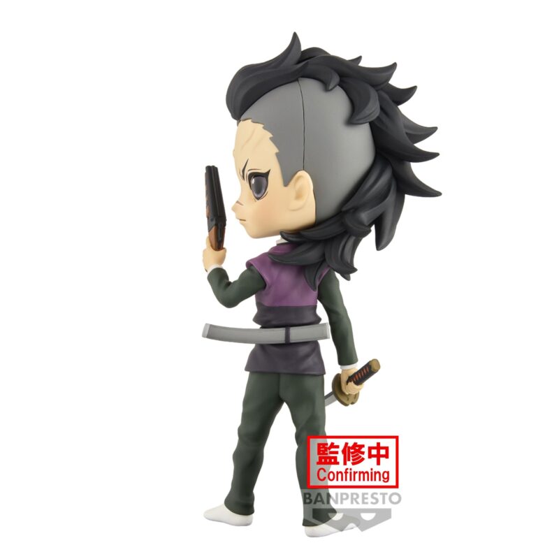 Vue 3/4 arrière à mi-distance de la figurine Q Posket de Genya Shinazugawa de Demon Slayer, tenant une lame.