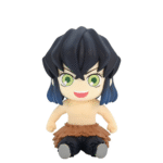 Vue de face en plan rapproché de la figurine d'Inosuke Hashibira de Demon Slayer, torse nu, avec un sourire joyeux.