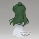 Vue 3/4 arrière en plan d'ensemble de la figurine de Sailor Pluto de Sailor Moon.