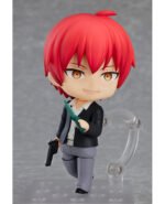Vue 3/4 de face en plan rapproché moyen de la figurine de Karma Akabane d'Assassination Classroom, tenant un couteau et une arme à feu.