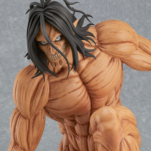 Vue 3/4 de face à mi-distance de la figurine Pop Up Parade d'Eren Yeager de Shingeki no Kyojin, en posture dynamique, musculature accentuée.