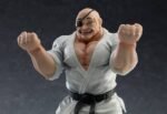 Vue 3/4 avant en plan rapproché de la figurine  de Doppo Orochi de Baki en position de force.