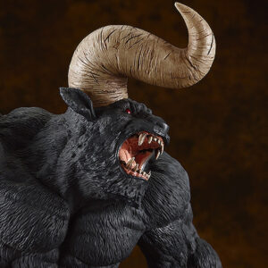 Vue de profil en plan rapproché de la figurine de Zodd de Berserk avec peau texturée et grandes cornes, sans emballage.