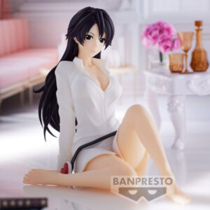 Figurine Bambietta Bleach en robe chemise blanche, ceinture noire cœur rouge