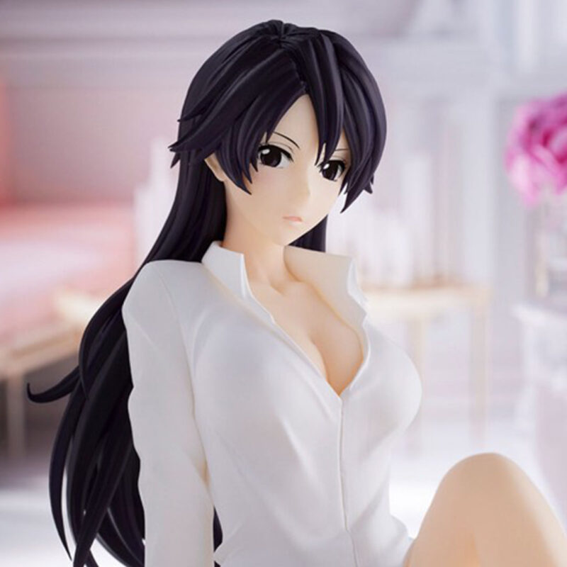 Figurine Bambietta Bleach en robe chemise blanche, ceinture noire cœur rouge