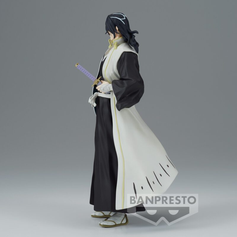Figurine Byakuya Bleach pose badasse, main sur zanpakuto