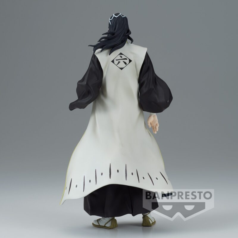 Figurine Byakuya Bleach pose badasse, main sur zanpakuto