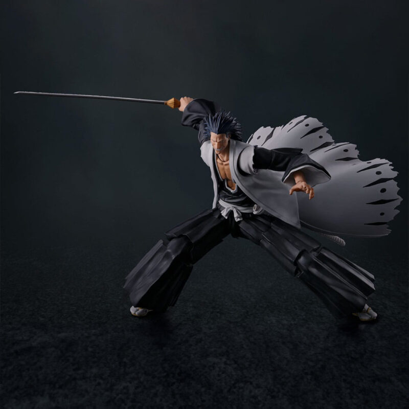 Figurine Kenpachi Zaraki Bleach avec épée emblématique, visage féroce
