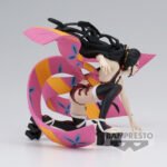 Vue 3/4 à mi-distance de la figurine de Daki de Demon Slayer: Kimetsu no Yaiba en kimono traditionnel, en pose dynamique.