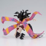 Vue 3/4 arrière à mi-distance de la figurine de Daki de Demon Slayer: Kimetsu no Yaiba en tenue japonaise, avec un obi flottant.