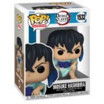 Vue de face avec plan rapproché de la figurine Pop! d'Inosuke Hashibira de Demon Slayer en kimono vert, expression joueuse.