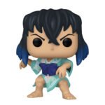 Vue 3/4 à proximité de la figurine Funko Pop! d'Inosuke Hashibira de Demon Slayer en kimono bleu clair avec un nœud.