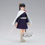 Vue 3/4 de face avec plan complet de la figurine de Kanao Tsuyuri de Demon Slayer, en robe sombre, tenant un katana.