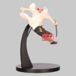 Vue 3/4 à mi-distance de la figurine de Sabito de Demon Slayer: Kimetsu no Yaiba en tenue de guerrier, tenant une épée.