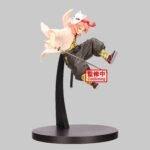 Vue diagonale à mi-distance de la figurine de Sabito de Demon Slayer: Kimetsu no Yaiba en kimono, tenant un katana.