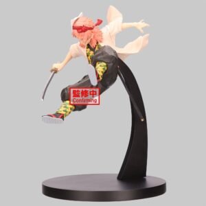 Vue 3/4 à mi-distance de la figurine d'un personnage de Kimetsu no Yaiba en tenue dynamique, tenant une épée.