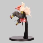 Vue 3/4 arrière à mi-distance de la figurine de Sabito de Demon Slayer: Kimetsu no Yaiba, vêtu d'une tenue traditionnelle, tenant un katana.