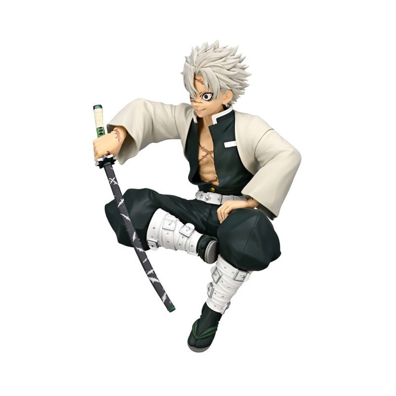 demon-slayer-figurine-sanemi-shinazugawa-noodle-stopper_3 Vue en diagonale à mi-distance de la figurine de Sanemi Shinazugawa de Demon Slayer, en tenue sombre avec un katana.