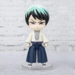 Vue de face avec plan rapproché moyen de la figurine Nendoroid de Yushiro de Kimetsu no Yaiba en kimono blanc, cheveux dégradés.