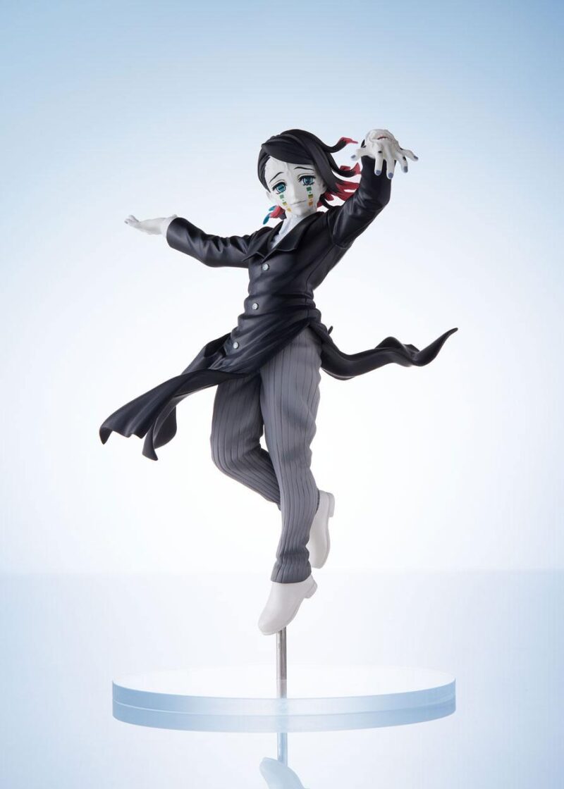 Vue 3/4 à mi-distance de la figurine d'Enmu de Demon Slayer en veste noire et pantalon à rayures, en posture dynamique.