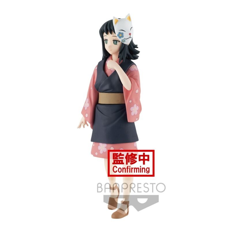 Vue 3/4 de face en plan complet de la figurine de Makomo de Demon Slayer: Kimetsu no Yaiba, en kimono rose, tenant un masque de chat.