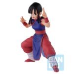 Figurine de Chichi en PVC mesurant 17 cm, représentant son combat contre Son Goku avec une posture dynamique et des détails soignés. Fabriquée par Bandai Ichibansho.