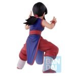 Figurine de Chichi en PVC mesurant 17 cm, représentant son combat contre Son Goku avec une posture dynamique et des détails soignés. Fabriquée par Bandai Ichibansho.