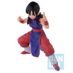 Figurine de Chichi en PVC mesurant 17 cm, représentant son combat contre Son Goku avec une posture dynamique et des détails soignés. Fabriquée par Bandai Ichibansho.