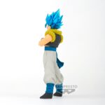 Figurine de Gogeta avec des cheveux bleus, portant la transformation Super Saiyan Blue, les bras croisés, mesurant 18 cm, fabriquée par Banpresto.