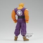 Figurine de Piccolo en position de combat, mesurant environ 18 cm, avec des détails de peau orange et un corps musclé, fabriquée par Banpresto.