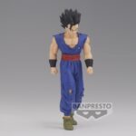 Figurine de Ultimate Gohan de Dragon Ball Super, mesurant 19 cm, représentant le personnage dans une pose confiante avec des cheveux noirs ébouriffés et des yeux déterminés, sculptée en PVC par Banpresto.