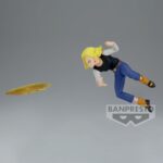 Figurine de C-18 de Dragon Ball Z, représentant le personnage en position dynamique avec un disque d'énergie, mesurant 13 cm, fabriquée par Banpresto.