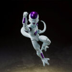 Figurine Frieza de 12 cm dans sa quatrième forme, représentant le personnage avec des détails précis et des articulations avancées, fabriquée par Tamashii Nations.