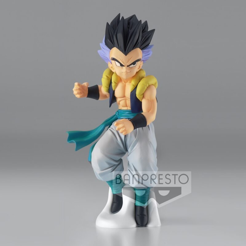 Figurine de Gotenks représentant la fusion entre Goten et Trunks, en PVC, mesurant 13 cm, avec des détails précis et des poses dynamiques.