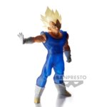 Figurine de Majin Vegeta de Dragon Ball Z mesurant environ 17 cm, présentée dans une pose de combat avec un uniforme bleu et blanc, affichant des détails soignés et des muscles finement détaillés.
