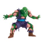 Figurine de Piccolo et Son Gohan de Dragon Ball Z représentant Piccolo en position de protection avec des vêtements déchirés, tandis que Gohan affiche une expression de peur, tous deux dans une scène dynamique de la saga des Saiyans.