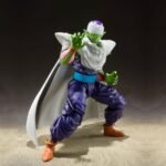 Figurine de Piccolo de Dragon Ball Z, mesurant 16 cm, avec plusieurs visages interchangeables et accessoires, dont une cape amovible et un bras coupé, fabriquée par Tamashii Nations.
