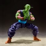 Figurine de Piccolo de Dragon Ball Z, mesurant 16 cm, avec plusieurs visages interchangeables et accessoires, dont une cape amovible et un bras coupé, fabriquée par Tamashii Nations.