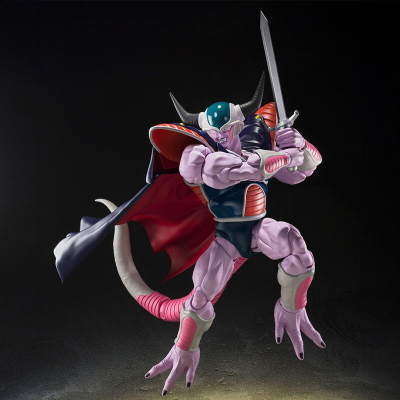 Figurine du Roi Cold de Dragon Ball mesurant 22 cm, avec deux visages interchangeables et une épée de Trunks, sur un fond neutre.
