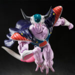 Figurine du Roi Cold de Dragon Ball mesurant 22 cm, avec deux visages interchangeables et une épée de Trunks, sur un fond neutre.