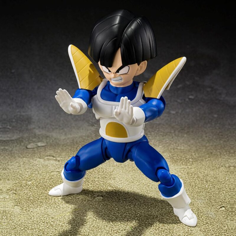 Figurine de Son Gohan de Dragon Ball Z avec la tenue de Vegeta, tenant la Dragon Ball de Namek n°3, fabriquée par Tamashii Nations.