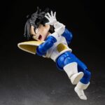 Figurine de Son Gohan de Dragon Ball Z avec la tenue de Vegeta, tenant la Dragon Ball de Namek n°3, fabriquée par Tamashii Nations.