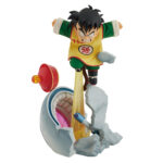 Figurine de Son Gohan en PVC mesurant 19 cm, représentant le personnage avec un visage furieux, émergeant d'une capsule de voyage Saiyan.