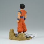 Figurine de Son Gohan en position de combat, mesurant 12 cm, vêtue de sa tenue emblématique, avec un regard déterminé, représentant un moment clé de Dragon Ball Z.