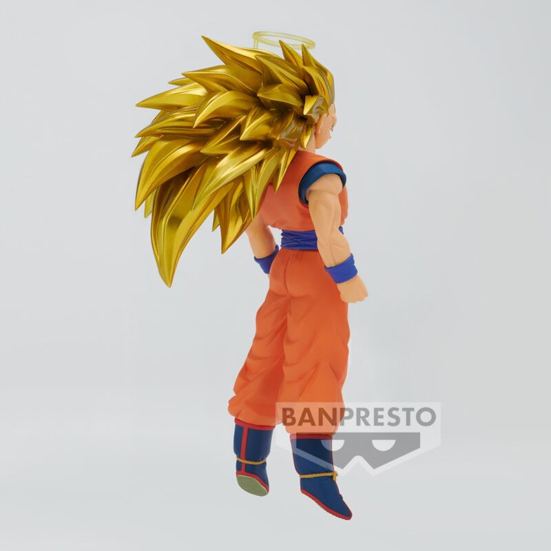 Figurine de Son Goku Super Saiyan 3 de 19 cm, représentant le personnage en lévitation avec une chevelure dorée volumineuse et une auréole, dans une pose dynamique face à Majin Buu.